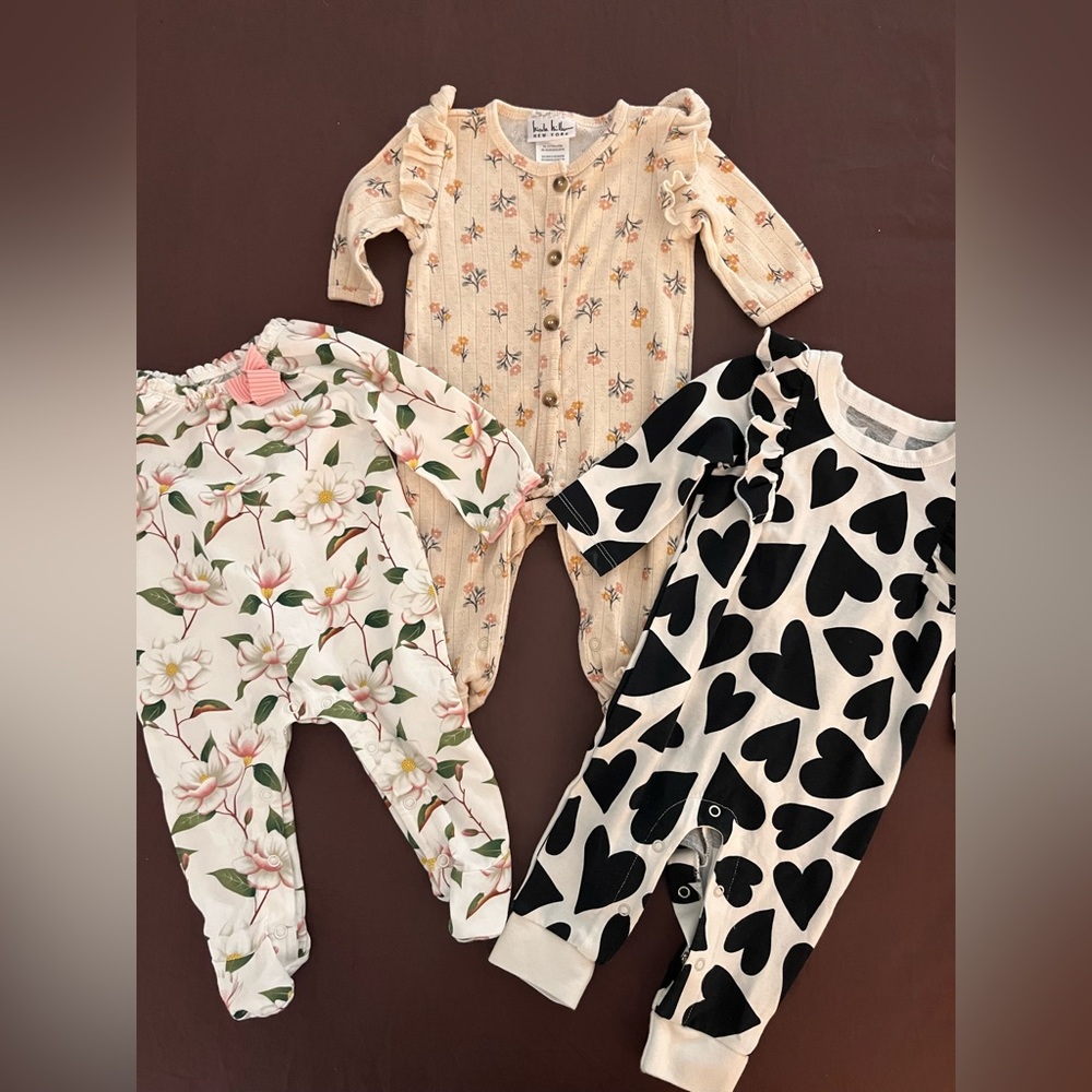 Lot of 3 girls outfits